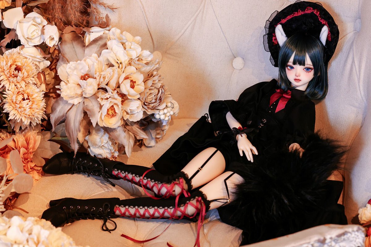 DOLKSTATION's tweet photo. 【DOLK×Asleep Eidolon】

ドル沼レビュー登場記念で再登場の
黒猫の令嬢 Ivyはご覧になりましたか？

➡https://t.co/6ve8blHJe8

大人と少女の狭間のような造形が愛されている Ivyが美しい黒猫に。anggyeo氏の限定メイク、Dolly houseの美麗ドレスの細部まで動画でご紹介✨

抽選受付は6/7(日)まで。 https://t.co/gyrJSz3Xsn