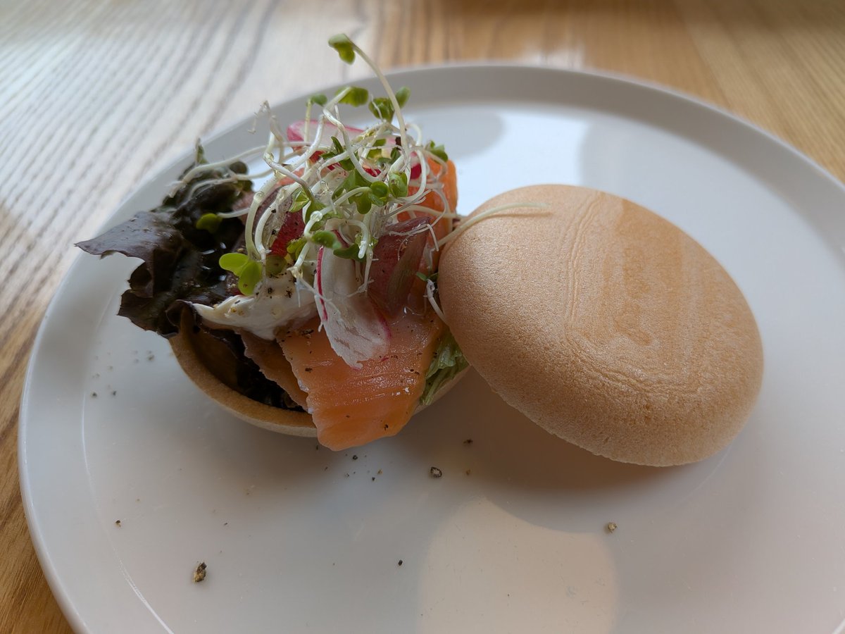 tickiminko's tweet photo. 10年ぶりに会ったお友達と
サラダを食べました。 https://t.co/IXlNiIJxWK