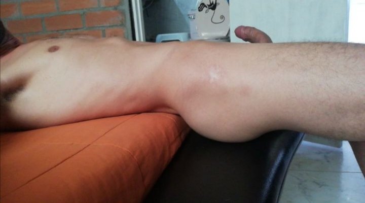thesebasfriends's tweet photo. @Samth06 @EventosGayMed Yo le bajo, uffff https://t.co/JsWriXwXH8