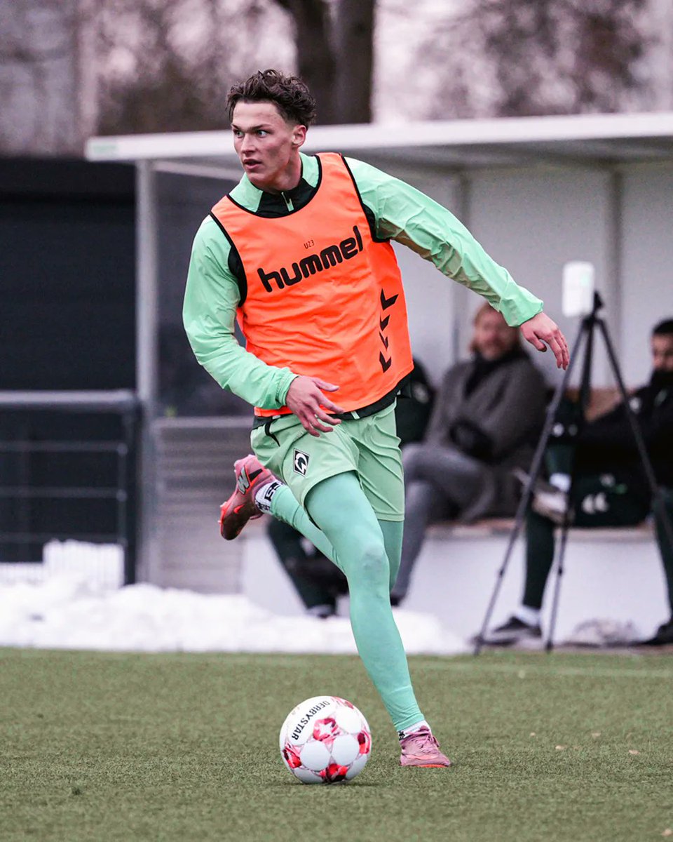 WerderUpdates's tweet photo. Weitere Kaderveränderung in der U23 ⚽
#Joas und #Manthey verlassen die Zweitvertretung. Danke für euren Einsatz! 💚
Verstärkung erhält der Regionalliga-Kader hingegen in Person von #Ossadnik, #Weißbach sowie #Mbassi aus der U19. 🔥
Mehr Informationen 👉 https://t.co/KAie7hefQq
#werder