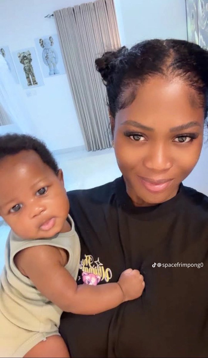 Amgsarkcess's tweet photo. First Lady and Space Frimpong,Medikal has a lovely family 🤍. https://t.co/xAe1NmFdRc