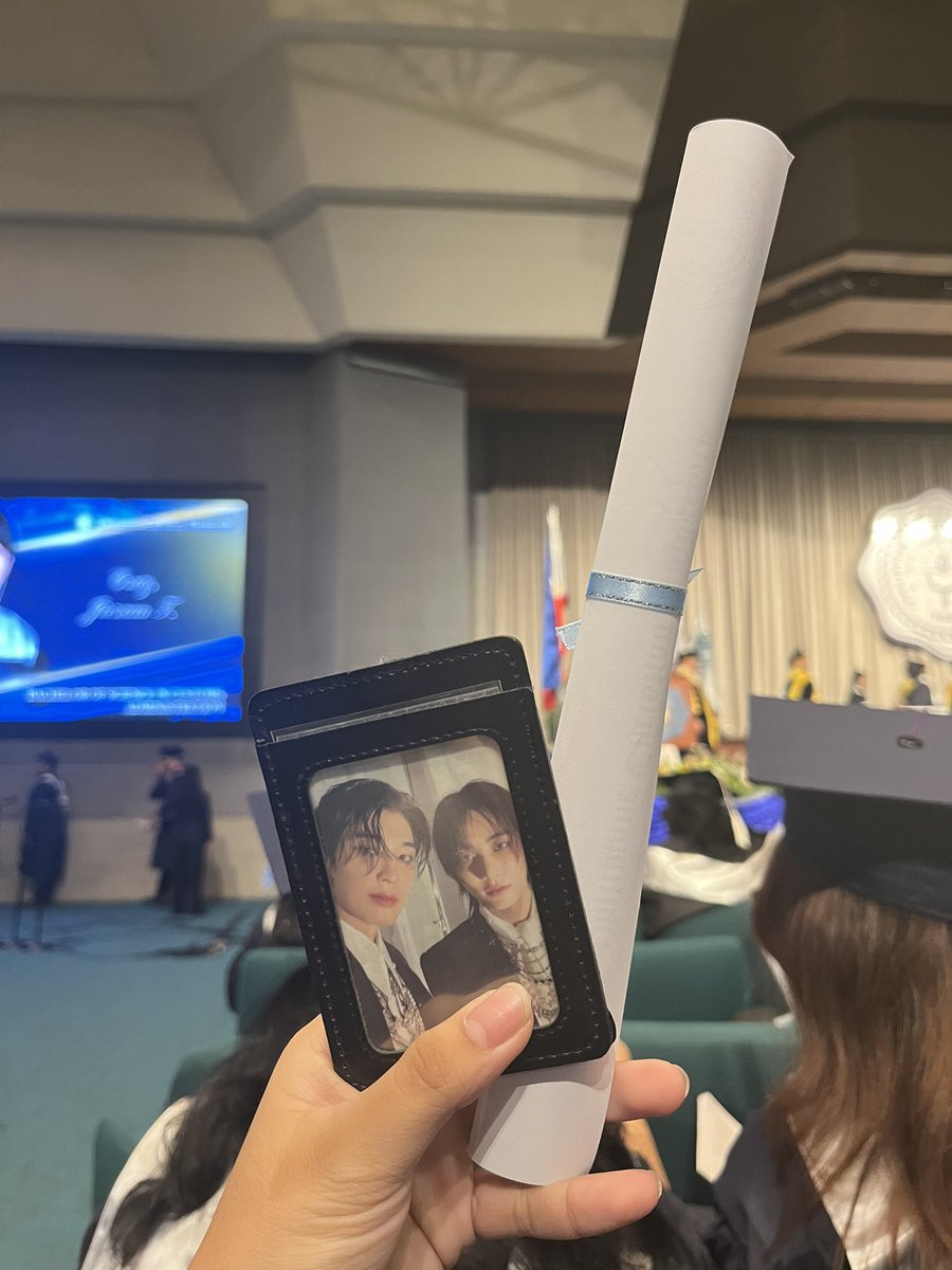 strawbaess's tweet photo. Cheol said “Get a diploma” so I did. 🎓 https://t.co/brnZKIyZ70