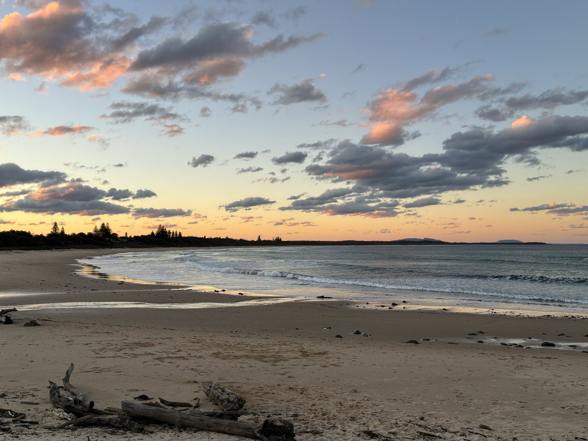 Ita57Peter's tweet photo. Sun setting over Diamond Beach after a beautiful day on the Mid North Coast, after a beautiful day😍 https://t.co/HOsS3lW8P7