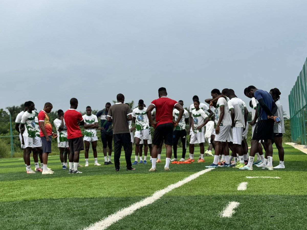 grassrunnersfc's tweet photo. The grind continues. 💚⚽

#grassrunnersfc #growingtogther #trainingsession https://t.co/MM0XzcBRTr