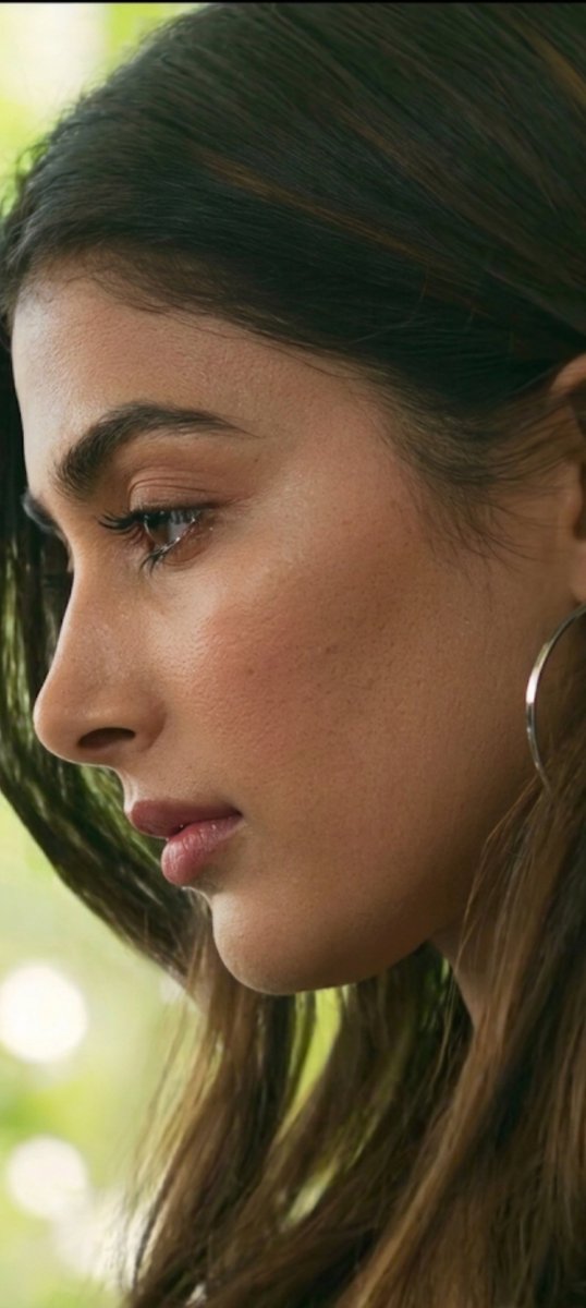 Poojahegde1310's tweet photo. Some faces are pretty. Pooja Hegde's face is unforgettable. https://t.co/hNSr2LnSpl