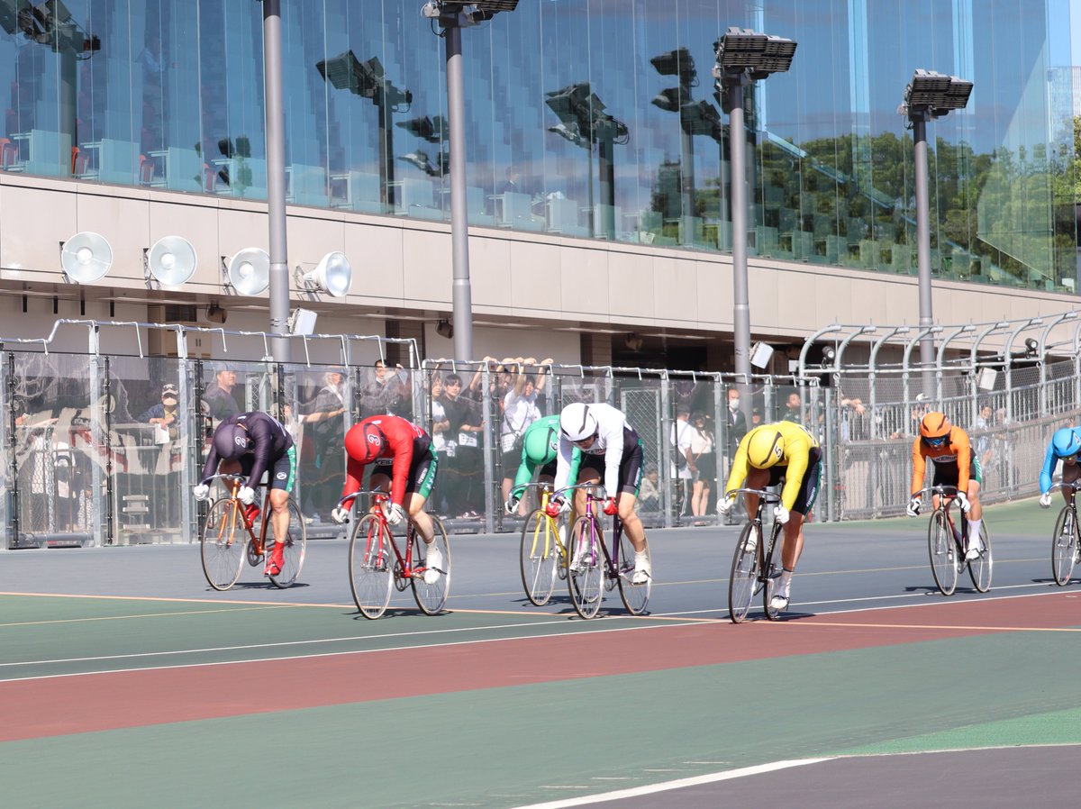 nagoya_keirin's tweet photo. 【スポーツ報知杯・HPCJC杯】
A級1・2班戦優勝は🏆
#吉田茂生 選手(岐阜)でした✨
優勝おめでとうございます🎉
▼次回開催
ミッドナイト開催
7月10日(金)~12日(日)
#名古屋競輪 #競輪 #スポーツ報知 #HPCJC https://t.co/BMqYsb7Ydt