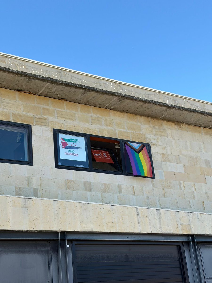 Josin_MRF's tweet photo. Seguimos sumando gestos de compromiso y visibilidad.

El @PsoeSAR en el @aytosanandres ha izado la bandera arcoíris 🌈 como símbolo de apoyo, respeto y defensa de los derechos #LGTBI+

La diversidad nos hace más fuertes y mejores como sociedad🏳️‍🌈🏳️‍⚧️

#leonesp https://t.co/Me3eXnexyE