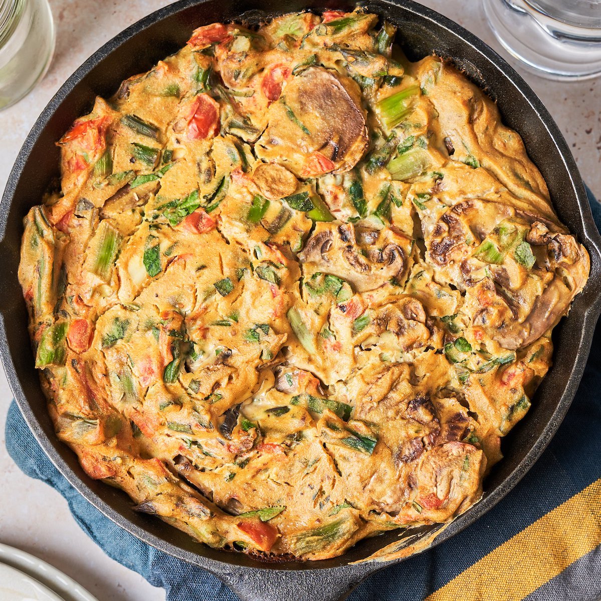 InfiniteRadar's tweet photo. Asparagus &amp; Mushroom Vegan Quiche 😍

This Asparagus &amp; Mushroom Vegan Quiche is a delicious option for breakfast or brunch – full of vegetables and plant protein to keep you satisfied.

Prep time: 10 mins
Cook time: 40 mins
Servings: 6

#VeganRecipe 🌱
https://t.co/fS7jZbkqtX https://t.co/00EauWKEwY