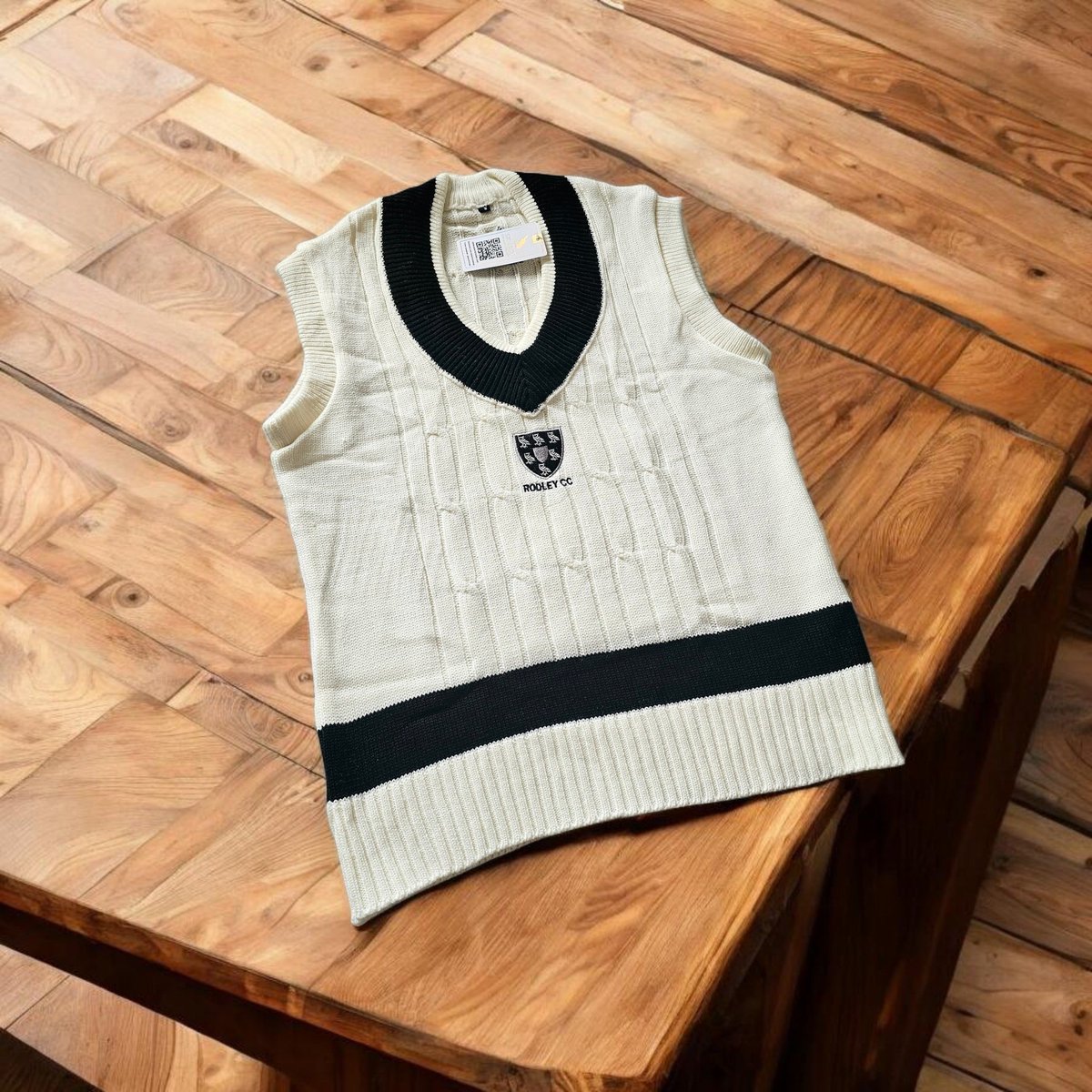 SelectCricket's tweet photo. Custom Cable Knit Jumpers for @RodleyCricket ✅️

Made from scratch in this classy black colour scheme with matching embroidered logo, these look superb. All finished with our Select Cricket branding &amp; supplied in various sleeve lengths &amp; sizes from Small Junior up to 3XL. 🏏 https://t.co/8BfSiRHmup