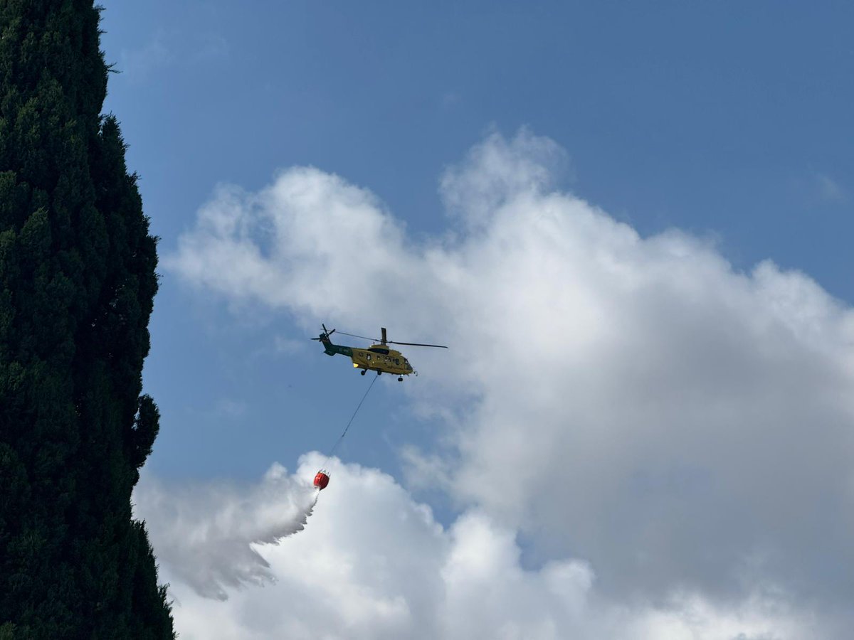GinesRuizMacia's tweet photo. Mucho ánimo a toda la gente que está trabajando en el incendio de Los Garres, de todas las administraciones.
Ahora es momento de centrarse en estabilizar, controlar, y extinguir el incendio. Todo nuestro apoyo. https://t.co/iTYOfy5zHK