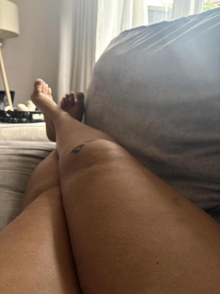 MistressMilx's tweet photo. Trace that beta tongue along my perfect soles. https://t.co/isBtgMqzUJ