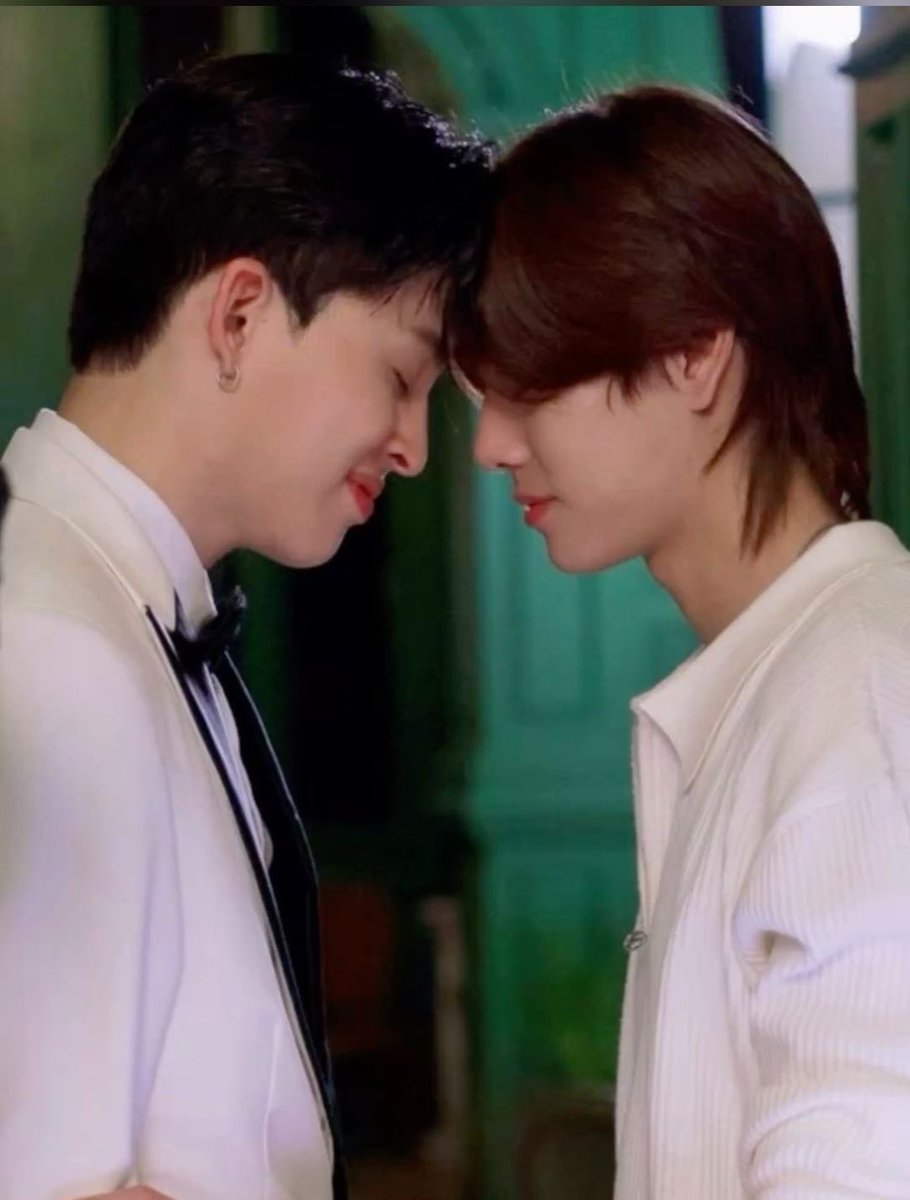 MsAi_PPW's tweet photo. we met                        we got married https://t.co/zr2eDQbxro