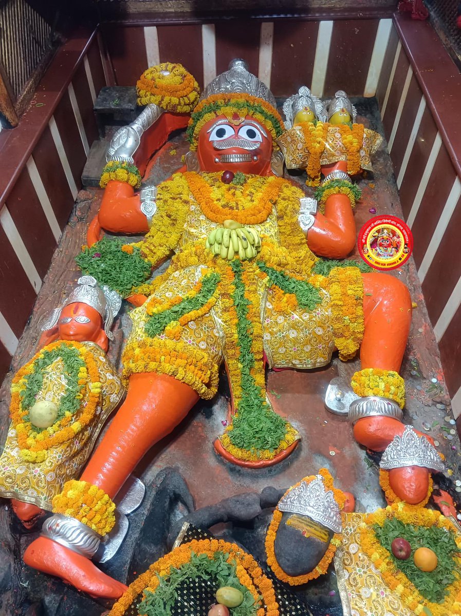 BadeHanumanJi1's tweet photo. आज दिनाँक 03/06/2026 दिन बुधवार को श्री बड़े हनुमान जी महाराज के सायंकालीन श्रृंगार आरती दर्शन।

  #श्री_बड़े_हनुमान_जी #ShriBadeHanumanJi  #लेटे_हनुमान_जी #Letehanumanji #ankitpujariji #प्रयागराज #officialankit2 #Prayagraj #ShriBadeHanumanJiTemple #sangam https://t.co/xnBSCHylK5