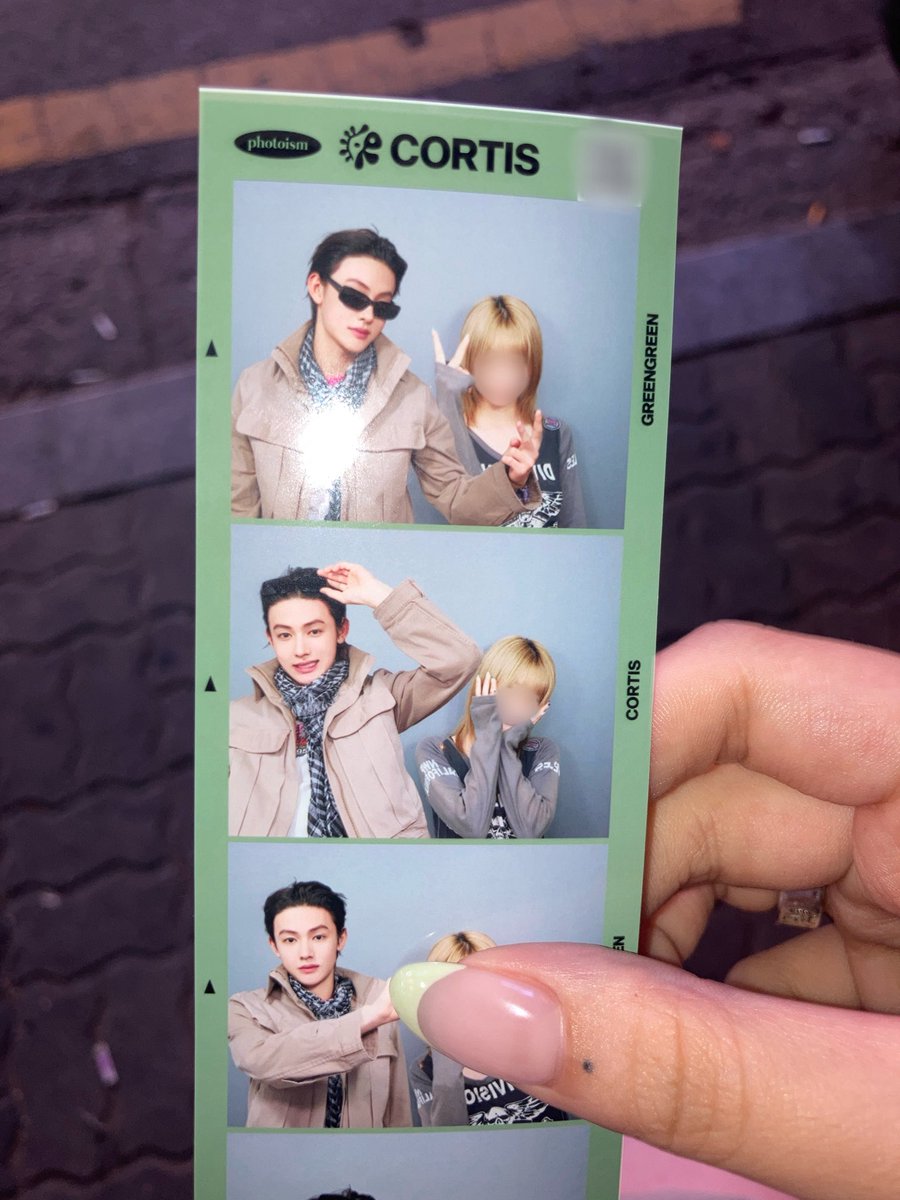 cllcatt's tweet photo. 네일하고 ㅇㅅㅎ이랑포토이즘찍고 https://t.co/YLv5s7xdus