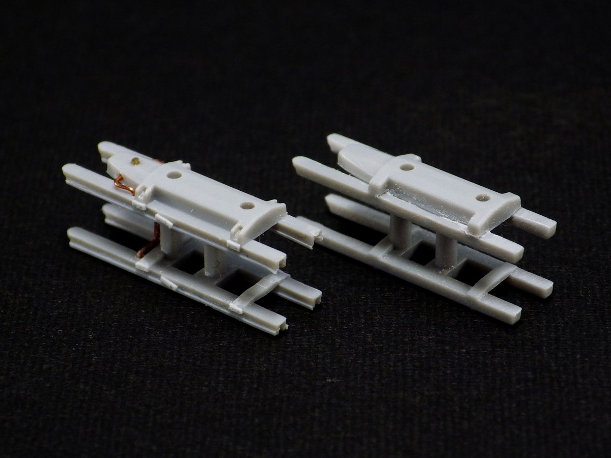 tk4m23's tweet photo. ハセガワ 1/72 UH-60A ブラックホーク
AGM-114 ヘルファイアのランチャー
こういうチマチマした工作するの大好きw https://t.co/vpGUB6kBsq