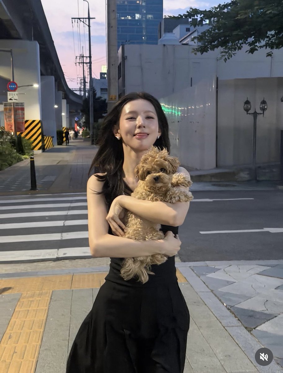 Toebeansgmg's tweet photo. 昨日ミヨンのインスタに投稿された写真がかわいすぎる、お肌もちゅるちゅるだし髪色もヘアスタイルも好きだし夏がとっても似合うˊo̴̶̷̤.̮o̴̶̷̤ˋ🏊🏻 https://t.co/NGiCZjkSOs