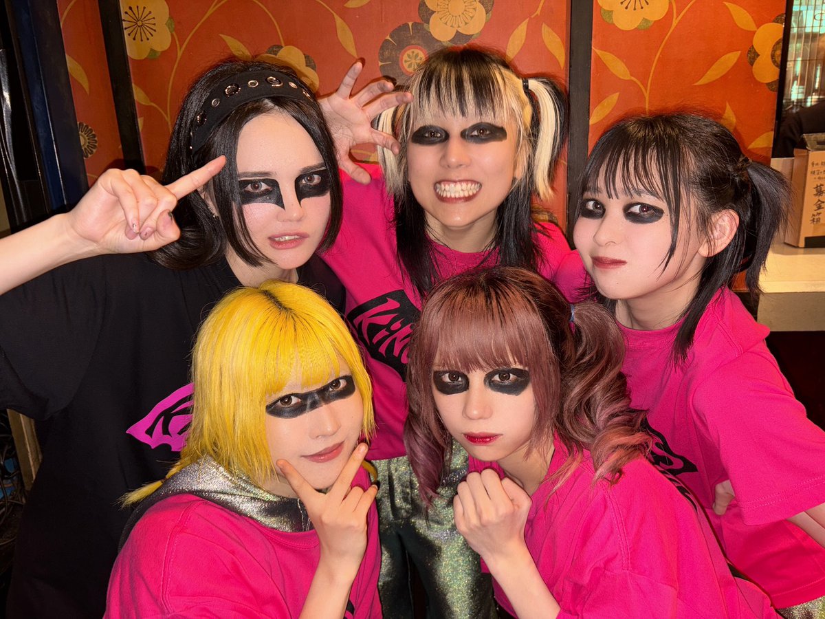 PIGGS_idol's tweet photo. SET YOU FREE〜VS SERIES at 新宿Red Cloth、ありがとうございました！
アンコールで「とらえる」も演奏していただきました！

📢PIGGS、次のライブは
SET YOU FREE〜VS SERIES
🗓️6/5(金) 📍名古屋・HUCK FINN

📢ただいま #ここがPIGGSの真ん中TOUR 開催中！
次のツアーワンマンは愛知！
🗓️6/20(土) 📍新栄シャングリラ

▼ツアー詳細
https://t.co/MKyqAZS6kU

▼PIGGSスケジュール
https://t.co/yJUDYXUCnl

よろにく🐷 #PIGGS