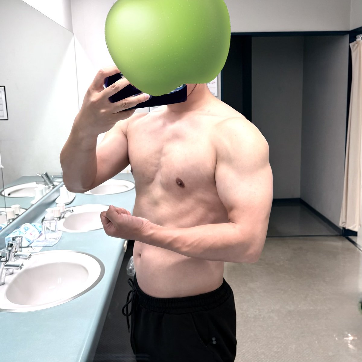 narimuscle26's tweet photo. ボリューム重視のサイドレイズで追い込む(肩トレ https://t.co/Gt2NwXWJph