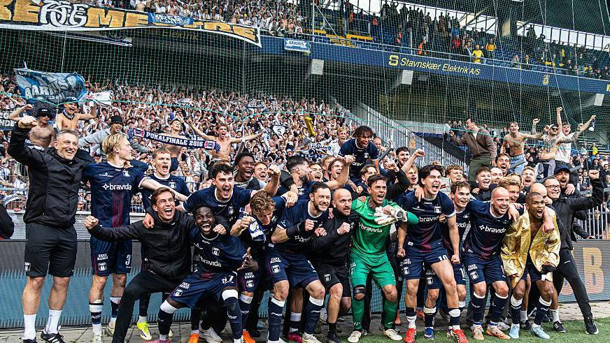 AtlasBrazalete's tweet photo. ⚽️🗺️ 𝗡𝗨𝗘𝗩𝗢 𝗔𝗧𝗟𝗔𝗦

🏆🇪🇺 La última y nos vamos para cerrar por todo lo alto nuestra segunda temporada: ESPECIAL CAMPEONES DE COPAS Y LIGAS EUROPEAS.

Escuchadnos en @ivoox: https://t.co/gI3DMYK2Rx https://t.co/Dkdxvn20si