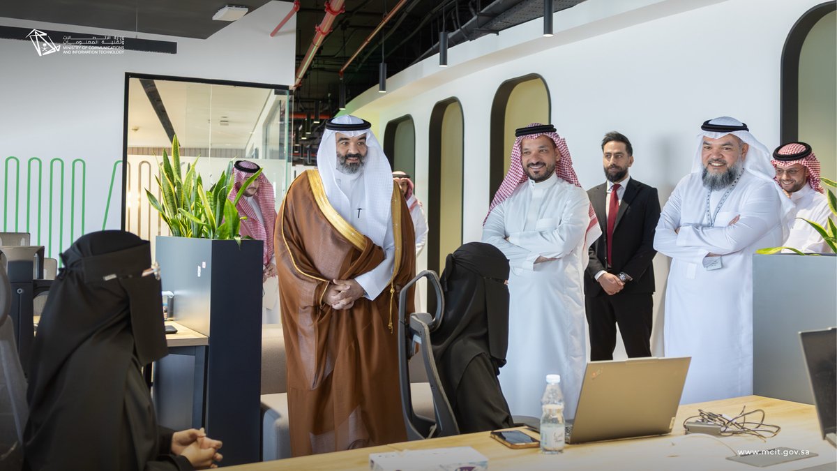 McitGovSa's tweet photo. دعمًا لنمو الشركات التقنية الواعدة وتمكينًا لقصص النجاح السعودية؛ معالي المهندس عبدالله السواحه @aalswaha يزور شركة @Unifonic ويجتمع مع الرئيس التنفيذي المهندس أحمد حمدان، ويطلع على جهودها وحلولها المبتكرة في الذكاء الاصطناعي لتطوير تجارب العملاء الرقمية، وتعزيز الابتكار. https://t.co/eagDpie6rf