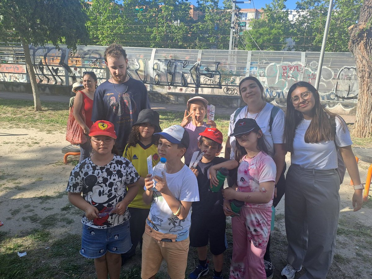 AsocPrimPrev's tweet photo. Otro año más hemos participado en el entreencuentro, organizado por servicios sociales donde los menores pudieron disfrutar de una tarde llena de actividades y talleres artísticos.
Gracias por invitarnos a participar y ofrecer tantas actividades.
@FundlaCaixa
#caixaproinfancia https://t.co/FwVqEUo21W