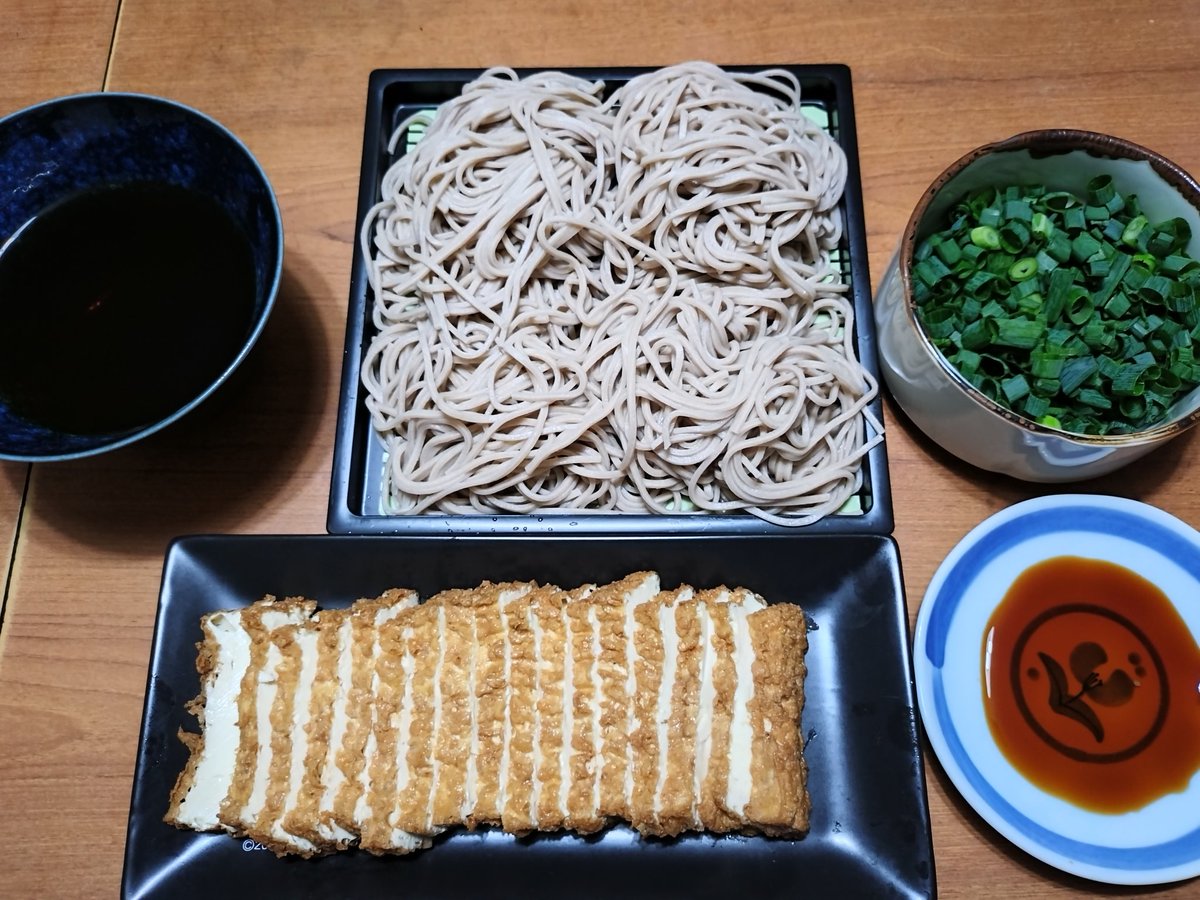 TY713115836's tweet photo. 夕飯

お葱たっぷりのざる蕎麦
厚揚げ豆腐のお刺身 https://t.co/MifateVUdh