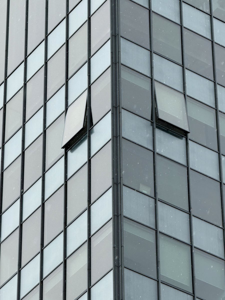 StoreZagreb's tweet photo. Koliko daleko vidi tvoj iPhone?🕵🏻‍♀️
Zagreb kroz zoom iPhonea 17 Pro.🏢

#storepremium #applepremiumreseller #zagreb #iphone17pro https://t.co/fYMYK9nzpL