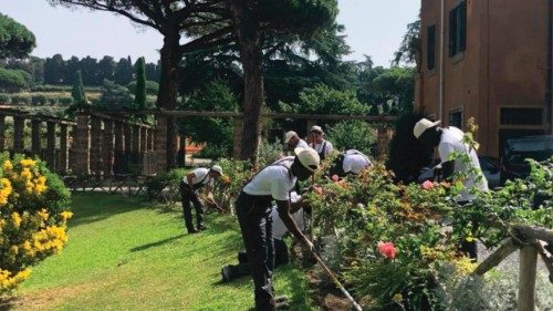 cooperazione_it's tweet photo. 🌱 #Cooperazioneitaliana 🇮🇹 and @FAO for the strengthening of the “Borgo Laudato Si’” Higher Education Centre as an international platform for training in #agroecology, #agroforestry and integral ecology. Focus on youth and women 🧑‍🌾👩‍🌾 to promote food security. https://t.co/BtsoztjUZr