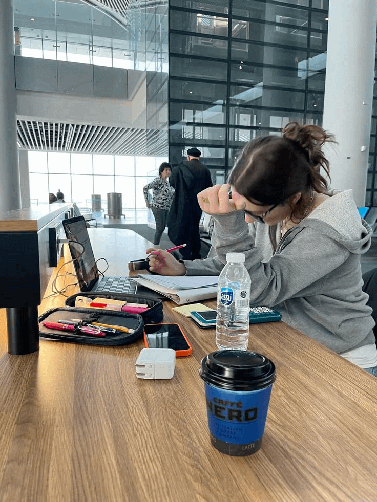 ThatsEFM's tweet photo. Say goodbye to your 9 to 6 job.
You can make $500 per day if you have:

1. A laptop
2. Wi-Fi
3. Time

Here are 8 websites that pay you daily.👇 https://t.co/dDDSkvbwEr