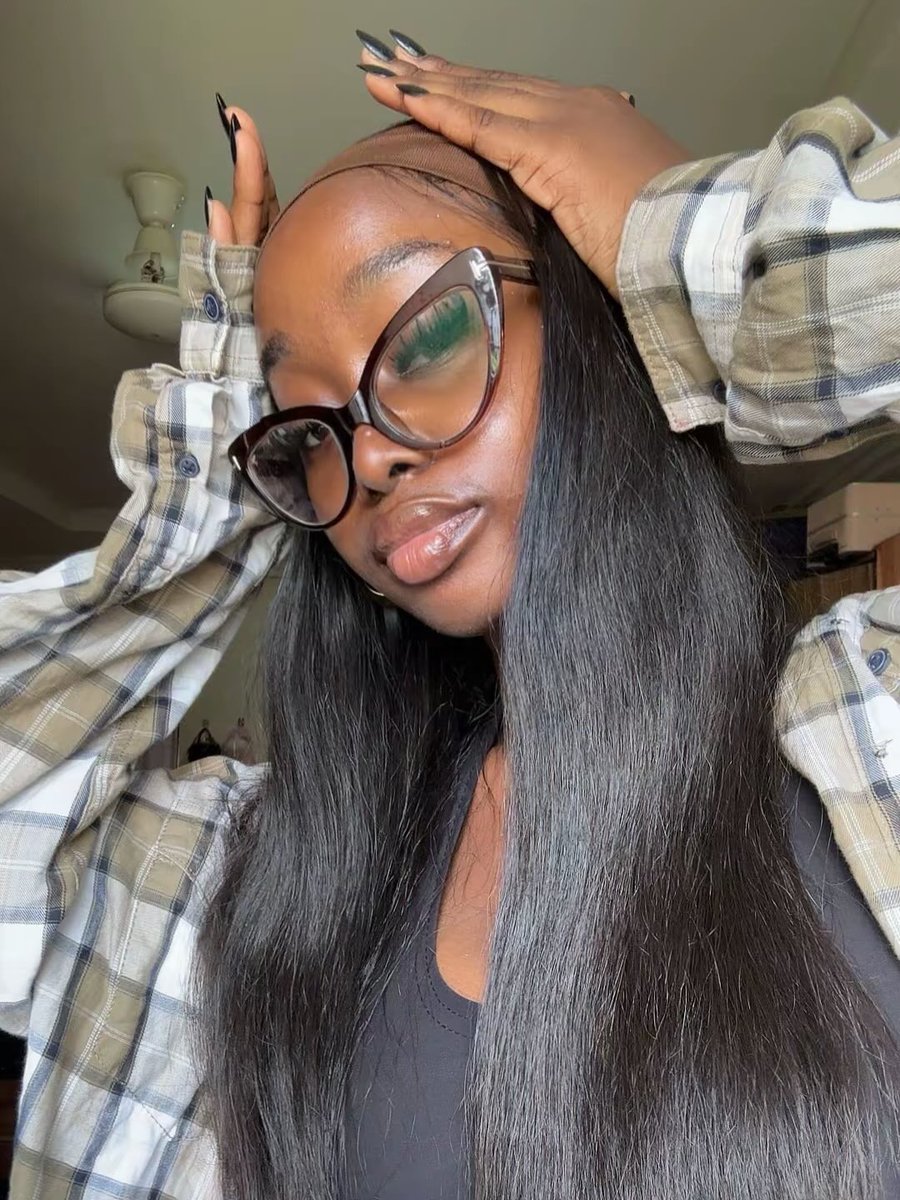 youdeservamara's tweet photo. Glasses or no glasses ? https://t.co/m2j6BA8uJy