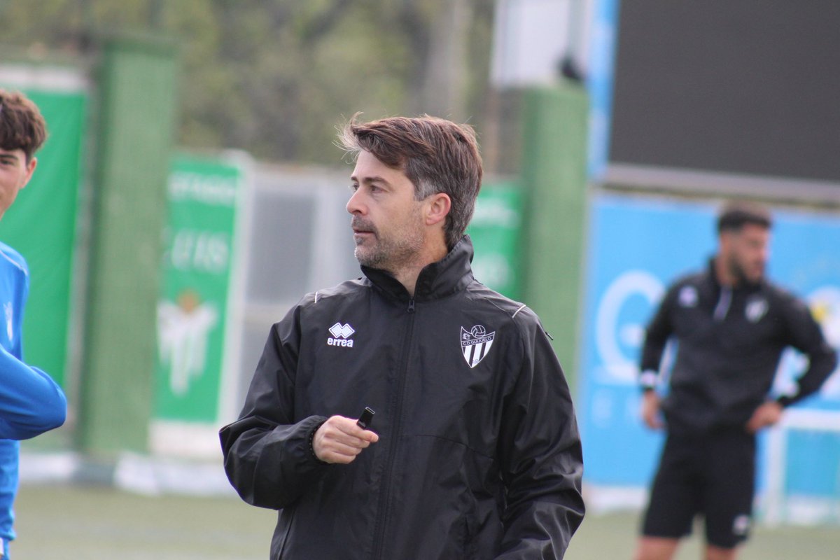 clubdepguijuelo's tweet photo. Vuelta al 𝐓𝐫𝐚𝐛𝐚𝐣𝐨 🛠️

#OsLoDebemos | #TodoalVerde 💚 https://t.co/9LwULd17Eo