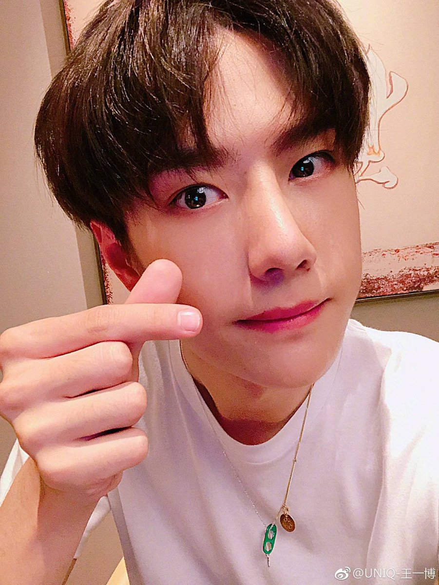 Leica_8533's tweet photo. I love thinking about old 🍬 CPN and the stories from those early days. Some of them are actually true. 🥺

Do you remember the photo Xiao Zhan posted on his birthday, when Yibo drove all the way to see him?
Yibo was wearing a green "accessory" on his necklace. What is that piece called? It's the tab from a soda can, right?

Yibo was first seen wearing it in September 2018.

In December 2019, Xiao Zhan wore the same thing, but in red, during Our Song. It looks like he'd already been wearing it for quite a while by then, because some of the red color had already worn off 😭❤️💚

#yizhan #bjyx