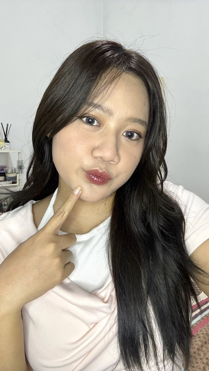 margareccca's tweet photo. jujurrrr setelah 7 tahun gapernah rambut gelap skrng asing bgt rasanya kamu siapaaa???? https://t.co/ui5b3r6Xmf