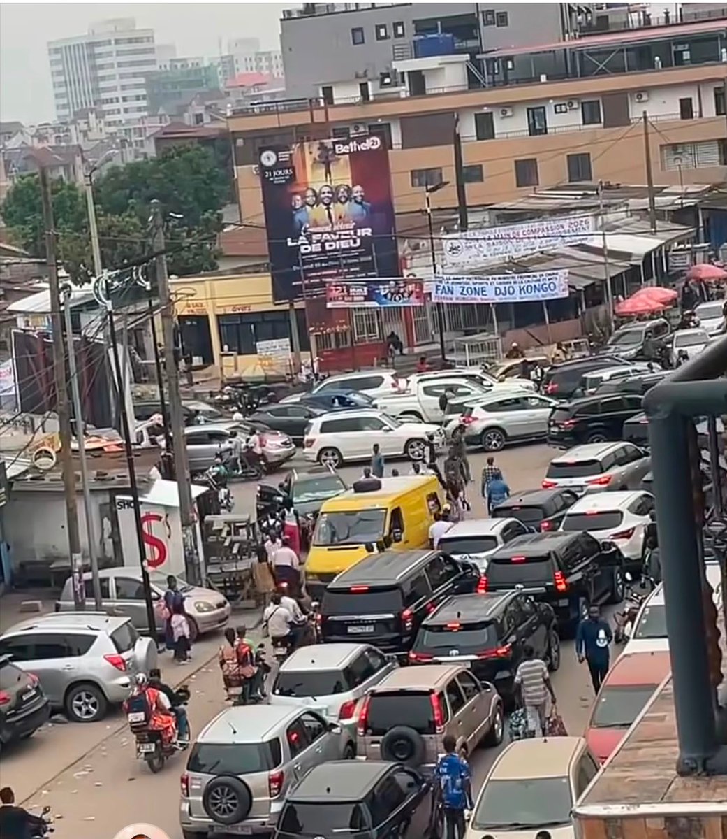 BalikoMbula's tweet photo. Pour une première fois, de voir un embouteillage marqué par des véhicules privés de Luxe à Kinshasa, avec seulement un seul Bus.
Le message est clairement transmis 🔥😎🔥

@chauffeur243 @KatangaCynthia @MarleyVuvu @moise_katumbi @MartinFayulu @wakeup243 @pmgalance https://t.co/lK2TZYkKYY