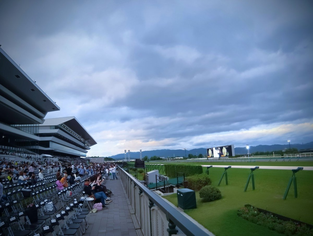 y_gr_'s tweet photo. 🎆🐎💨　
広いキレイ涼しい🙌
#京都競馬場 https://t.co/lUS8Vgt4QI