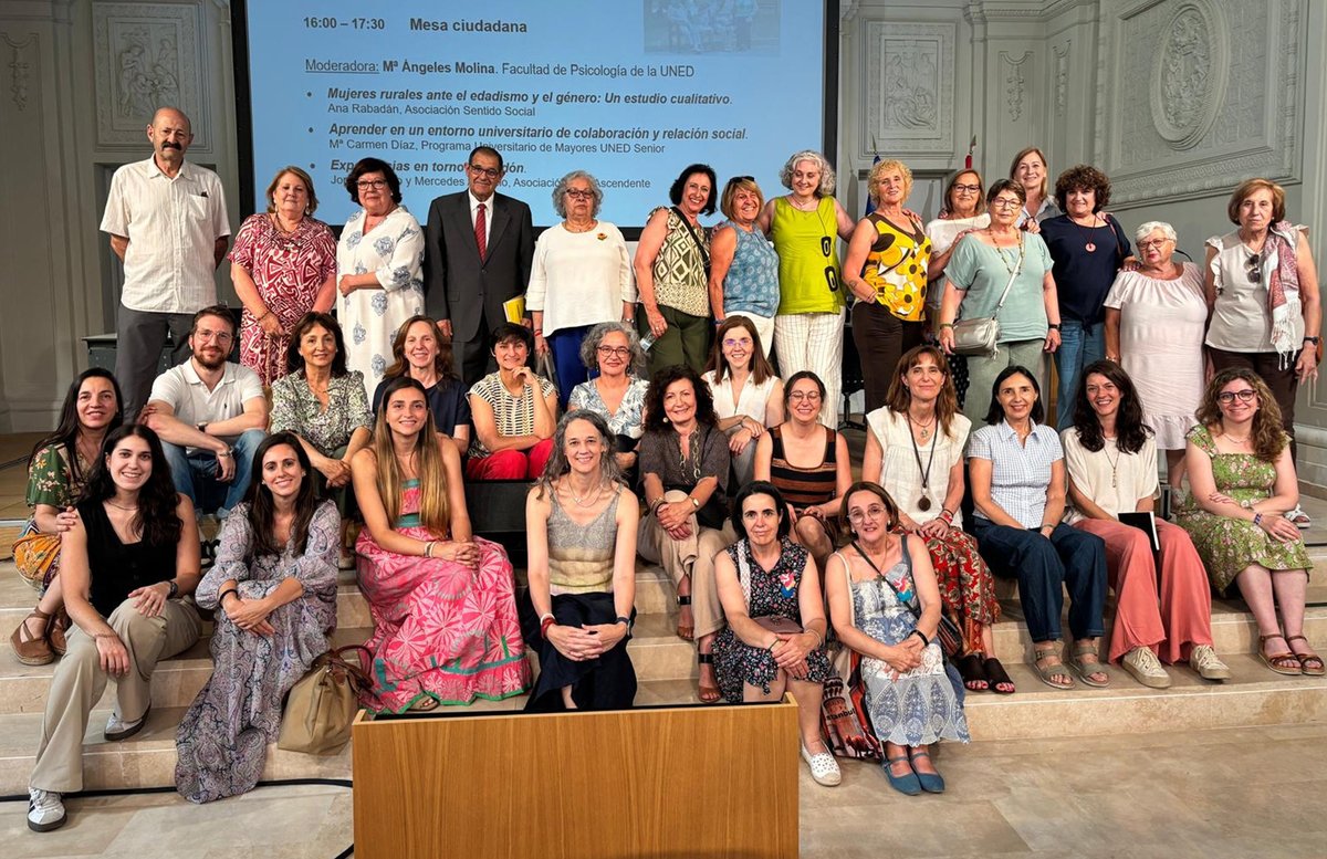 SaludISCIII's tweet photo. 🆕 Hemos celebrado un encuentro, organizado por nuestro Centro Nacional de Epidemiología #ISCIII, sobre envejecimiento saludable y cuidados.

📍Se han tratado temas como edadismo, salud comunitaria y participación ciudadana.

📰 Léelo en #NoticiasISCIII ➡️ https://t.co/whZlsKNA3Y https://t.co/fBA0xelu0L