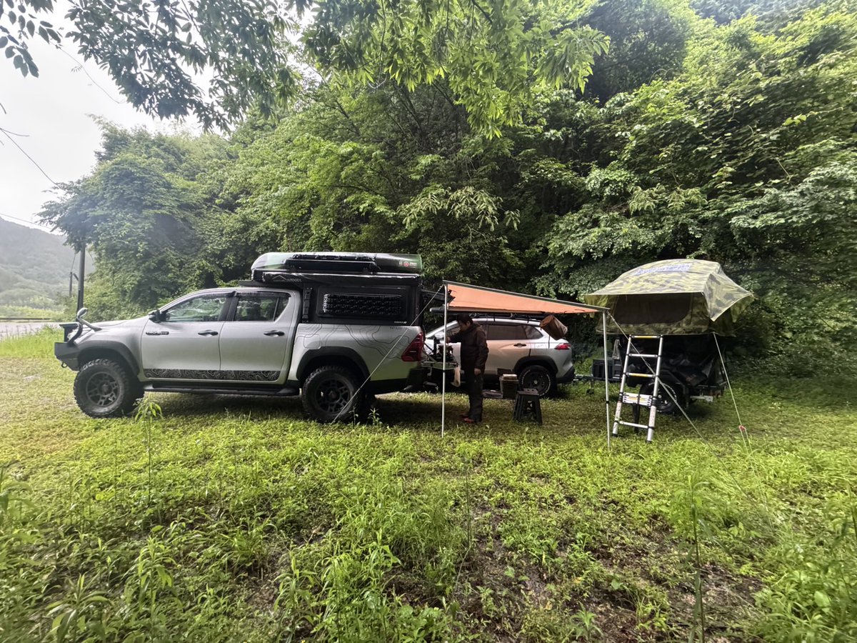 corolla_crosshv's tweet photo. 知人と鳥取釣キャン遠征🎣
やはり台風の影響があり山へ避難🛻
🎣✖️⛺️の理想的な形が見えてきた🙄
#カローラクロス
#ハイラックス
#ブラストトレイル
#オーバーランドスタイル
#車上泊 https://t.co/gsEzjv9xlZ