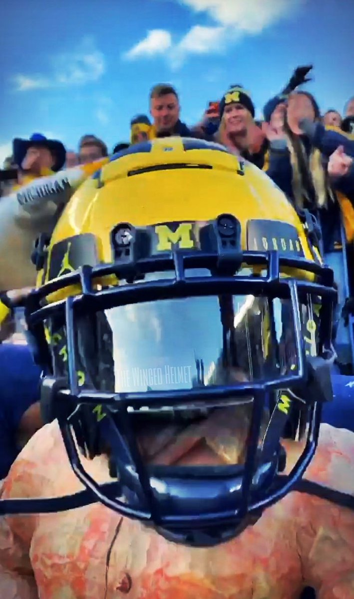 419MAIZE's tweet photo. Good Morning from Paul Bunyan #GoBlue https://t.co/l94H1RcWhO