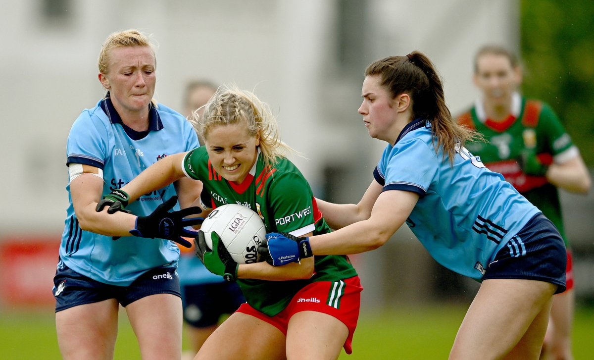 GAA_BEO's tweet photo. Dé Domhnaigh seo ar Pheil na mBan Beo (07/06)

Ar aghaidh go dtí Caisléan an Bharraigh don chéad chluiche eile 👊

Off to Castlebar to see Mayo take on the current All-Ireland champions 🏆

📅 BEO @ 12:45 
@Mayo_LGFA v @dublinladiesg 

@LadiesFootball @SportTG4 https://t.co/TF1Srgw3tw