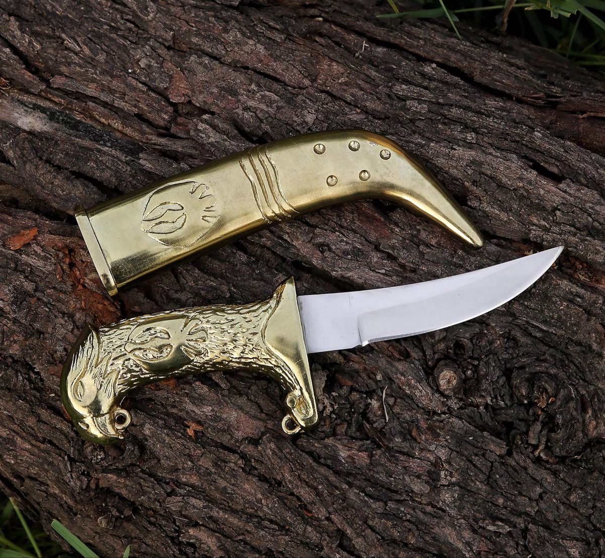 Huff4Congress's tweet photo. British friends:

You can carry knives, too.

If a copper stops you, simply explain:

“I’m Sikh. You’re racist.”

After all, you live in a country where a big burly bearded bloke can use the women’s loo anywhere he likes if he says he’s a lady. It’s clown world.

You’re Sikh. https://t.co/5F0Lqagptb