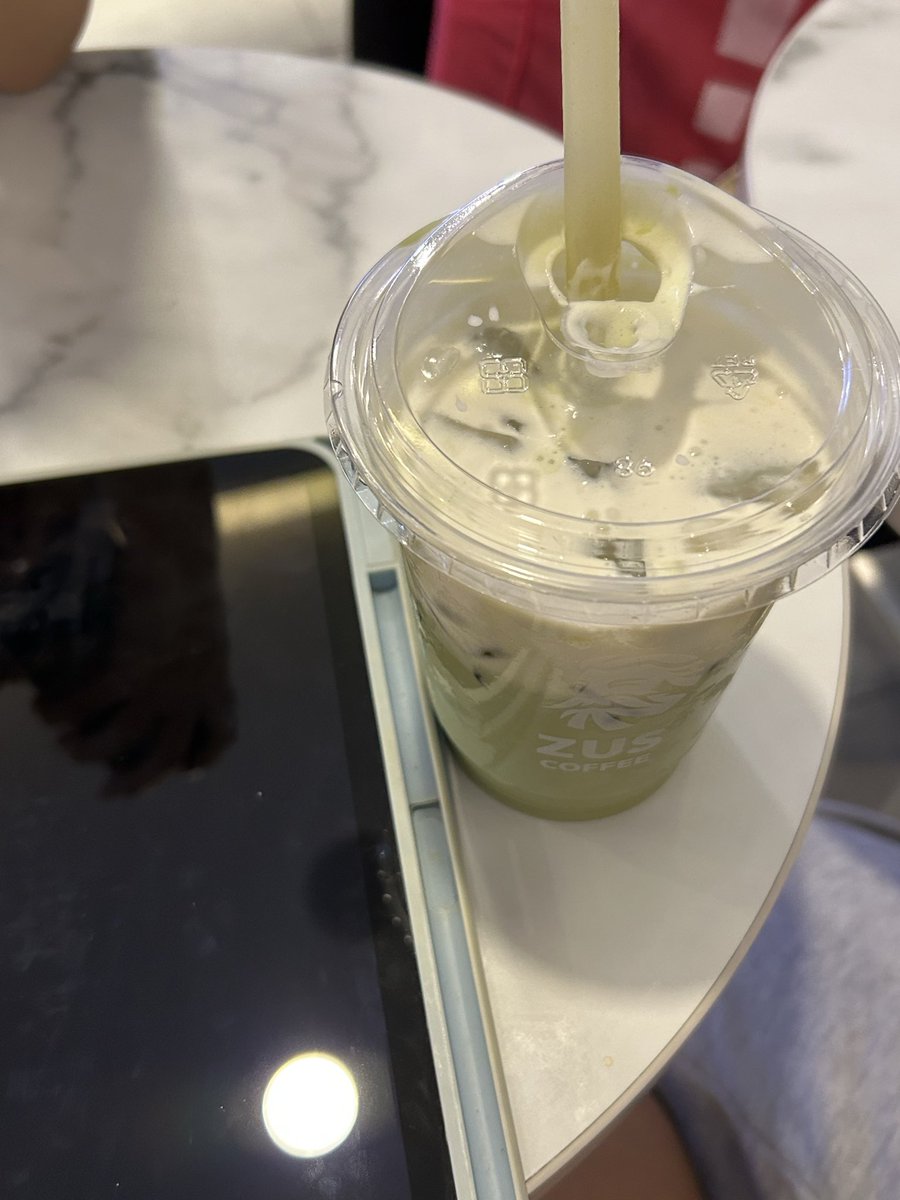 commsbynabi's tweet photo. little life update | #nabidiaries 🌸

went out for groceries, and syempre di pwedeng mawala yung matcha ko every labas hehe 🤍 https://t.co/NjG0DYS99o