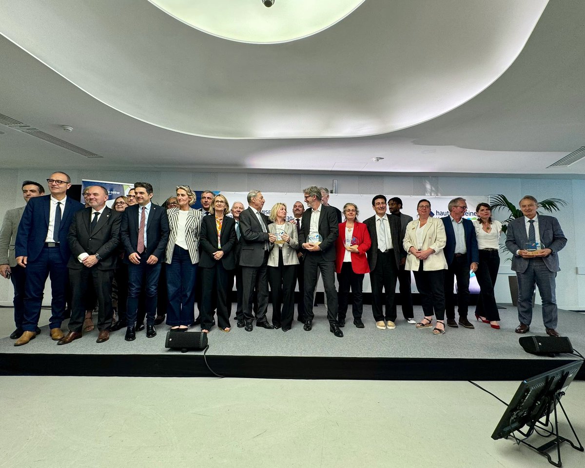 RMuzeau's tweet photo. Le projet de centre de loisirs de la Maison du Régisseur, porté par @villeclichy , reçoit le Prix @hautsdeseinefr 2030 !

Une belle reconnaissance pour ce projet au service des familles, conciliant patrimoine, innovation et transition écologique.

👏 Bravo à toutes les équipes ! https://t.co/TWaPyU9Sms