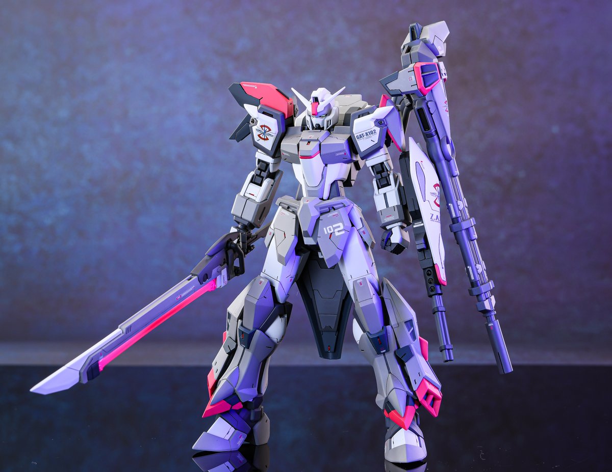 Ex_gmodeler's tweet photo. 色付きのライティングで〆

少し久々のガンプラ完成品でした！

古いキットのパーツも流用しているので、こまかな色分けでかなり苦戦しました、、、

前々からやってみたかったザフト指揮官仕様のデュエル、なんとかイメージ通り完成させられました！

展示会などで是非直接見て頂けたら嬉しいです！ https://t.co/hzFx16xDVN