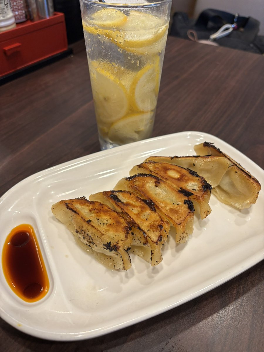 f__tdys's tweet photo. 今日のlunch &amp;夕食は
冷やし中華始めました。（バーミヤン）さんにて
実食です。
基本的には自分はレタスチャーハンが
1番最高に美味しいのですが😋😋😋
北京ダックも美味し😋 https://t.co/kFk1753X3E