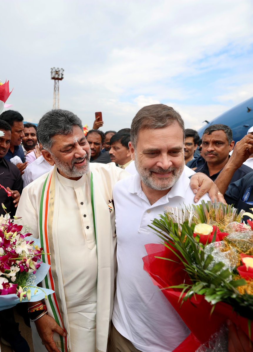 Aloksharmaaicc's tweet photo. PICTURE OF THE DAY ♥️

#RahulGandhi #DKShivakumar https://t.co/yTIShdzNZZ