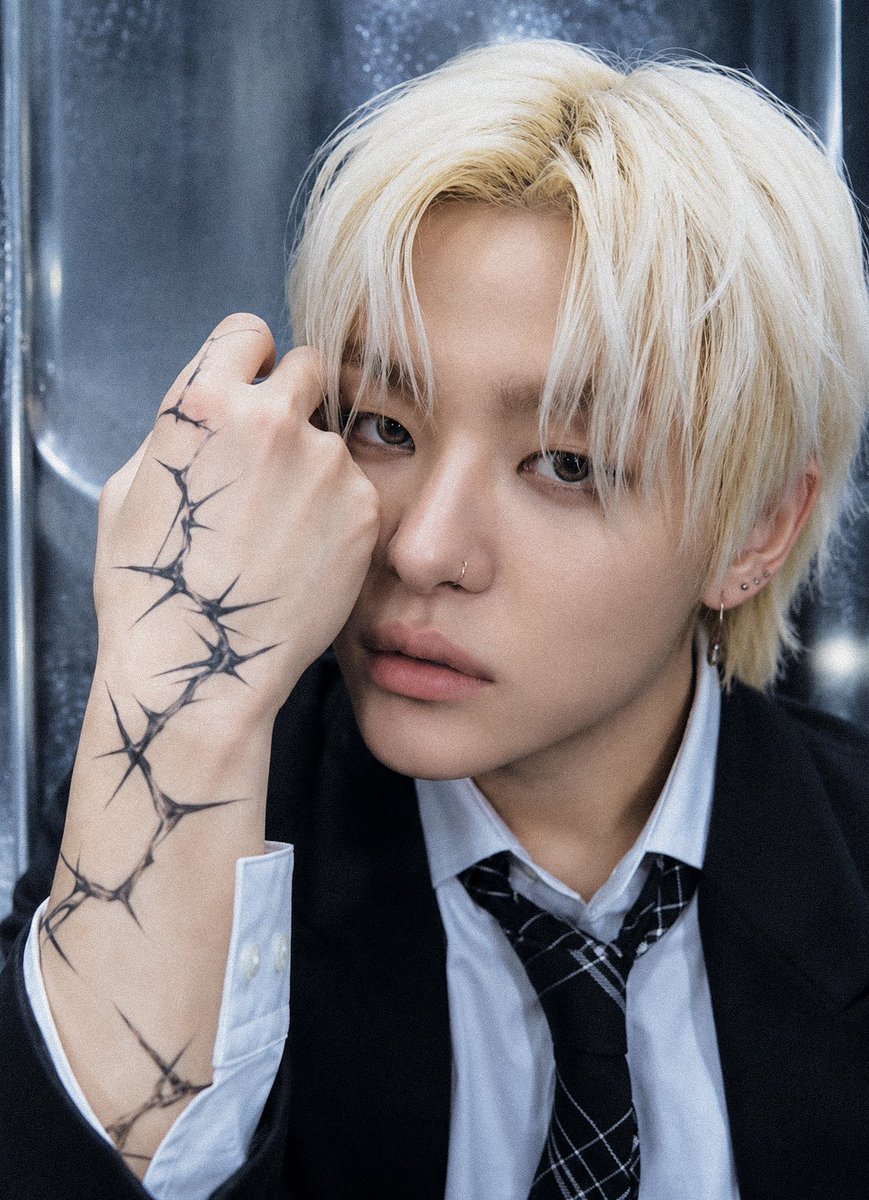 parkbeaus's tweet photo. they stuck jihoon in a negative degree freezer just to have this shot.. crazy 🧊🥶 https://t.co/z2sB8FsJcH