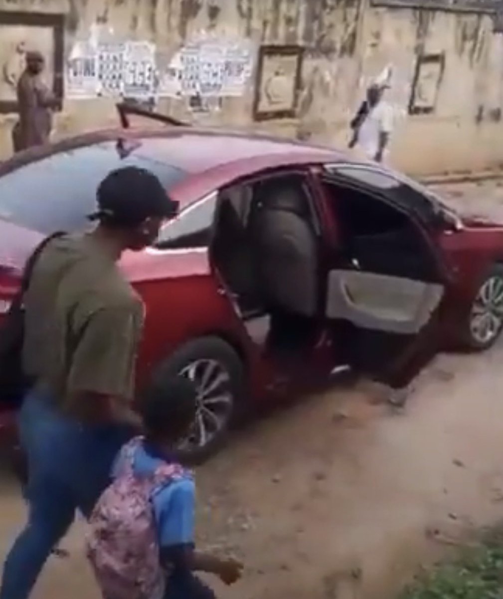NigeriaStories's tweet photo. BREAKING: The sister of the former Minister of Power and All Progressives Congress 2027 governorship aspirant in Oyo State, Bayo Adelabu, and her twin children have been kidnapped in Ibadan, the state capital. https://t.co/Tg2QXA5kYb