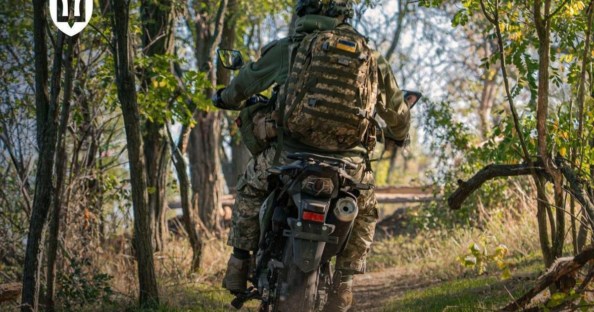 TextyOrgUa's tweet photo. Агенція оборонних закупівель ДОТ законтрактувала 1 500 мотоциклів для ЗСУ через тендер. Міністр оборони Михайло Федоров повідомив про деталі та економію. https://t.co/G1yeVPxQ21 https://t.co/pgEkJazCPD