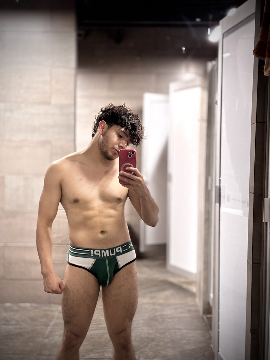 CesarEleazarSu1's tweet photo. Green 🍀 https://t.co/1Ng8EYcHql