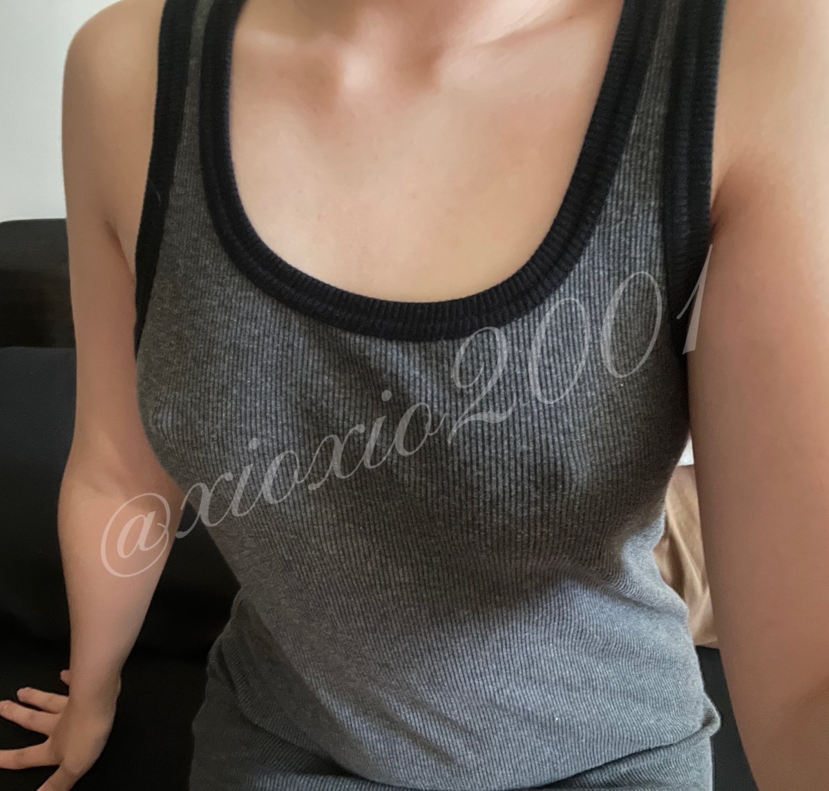 xioxio2001's tweet photo. 回到家第一件事：脫內衣

真的太熱了⋯七八九月怎麼辦🥵 https://t.co/is7ZWKxXLQ
